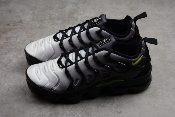 nike air vapormax plus black volt 924453-009