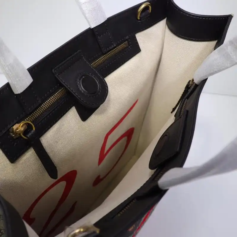 G*u*i tote bags 19gm0006