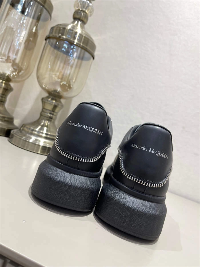 Alexander McQueen Oversized Classic 2580