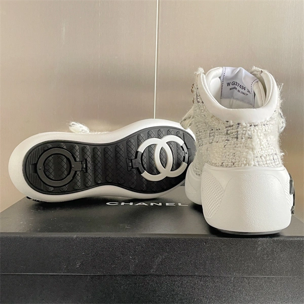 Lightweight CHANEL 2166